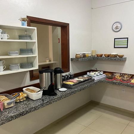 Hotel Tres Passos - Prox Ao Aeroporto E Rodoviaria بورتو أليغري المظهر الخارجي الصورة