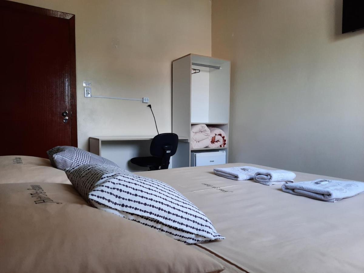 Hotel Tres Passos - Prox Ao Aeroporto E Rodoviaria بورتو أليغري المظهر الخارجي الصورة