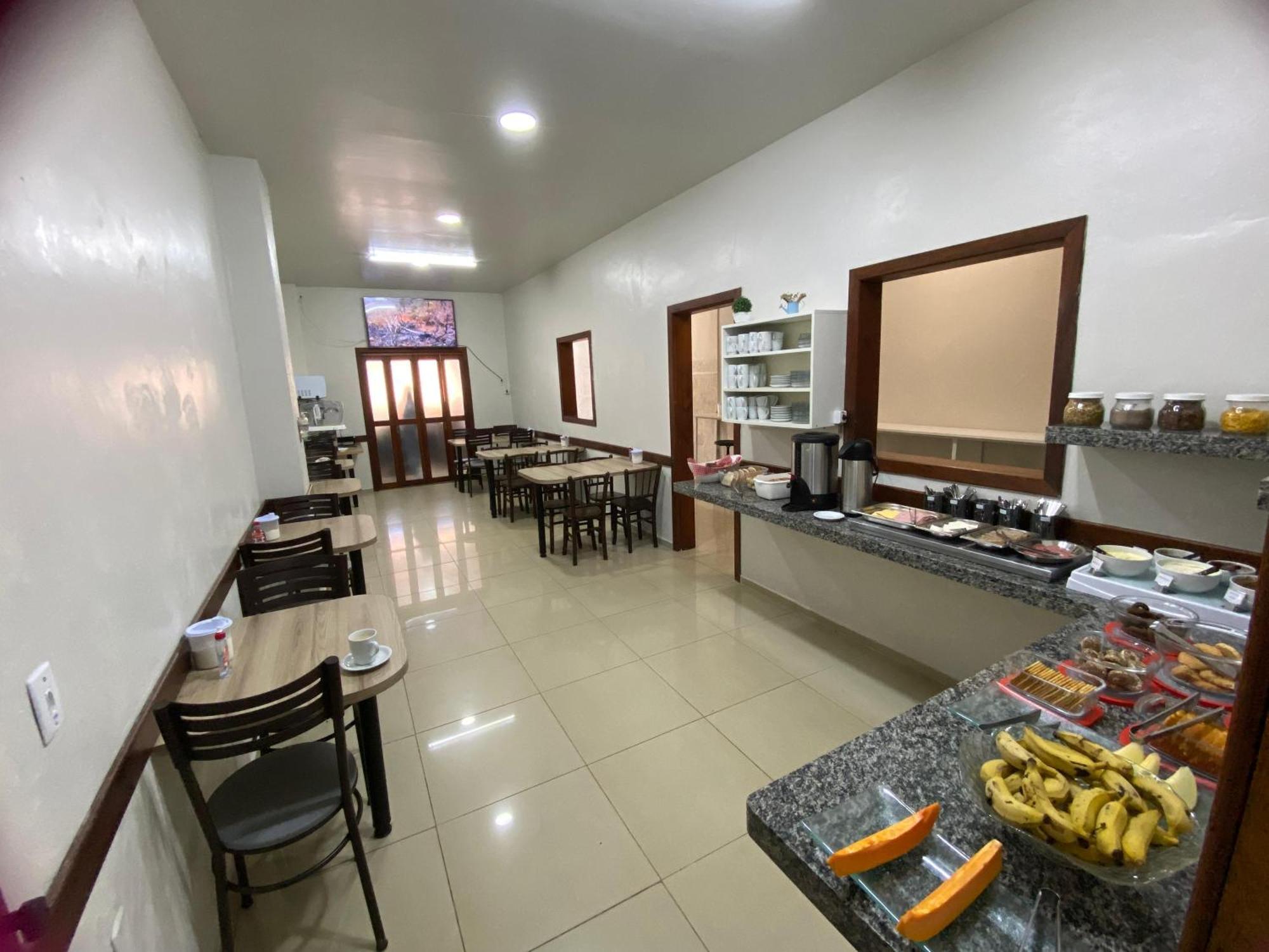 Hotel Tres Passos - Prox Ao Aeroporto E Rodoviaria بورتو أليغري المظهر الخارجي الصورة
